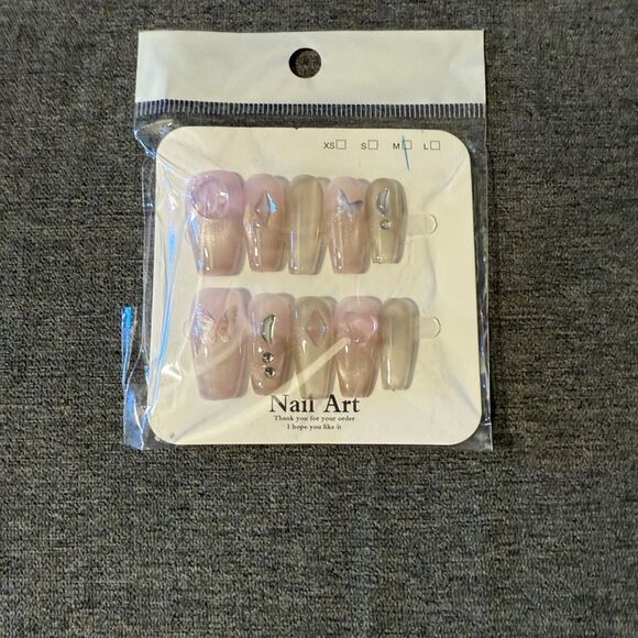 Elegant Pink and Silver Nail Art Set - Picture 4 of 6